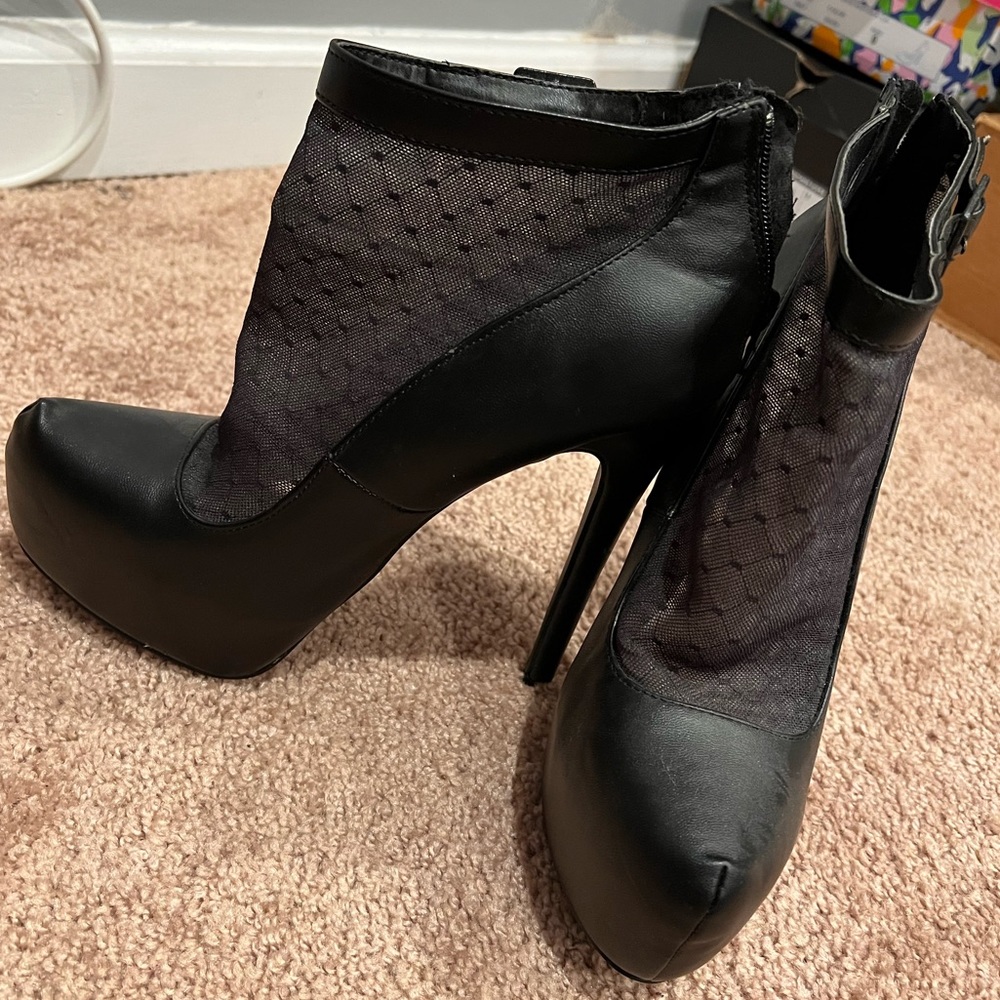 Black Skinny Heel size 9W